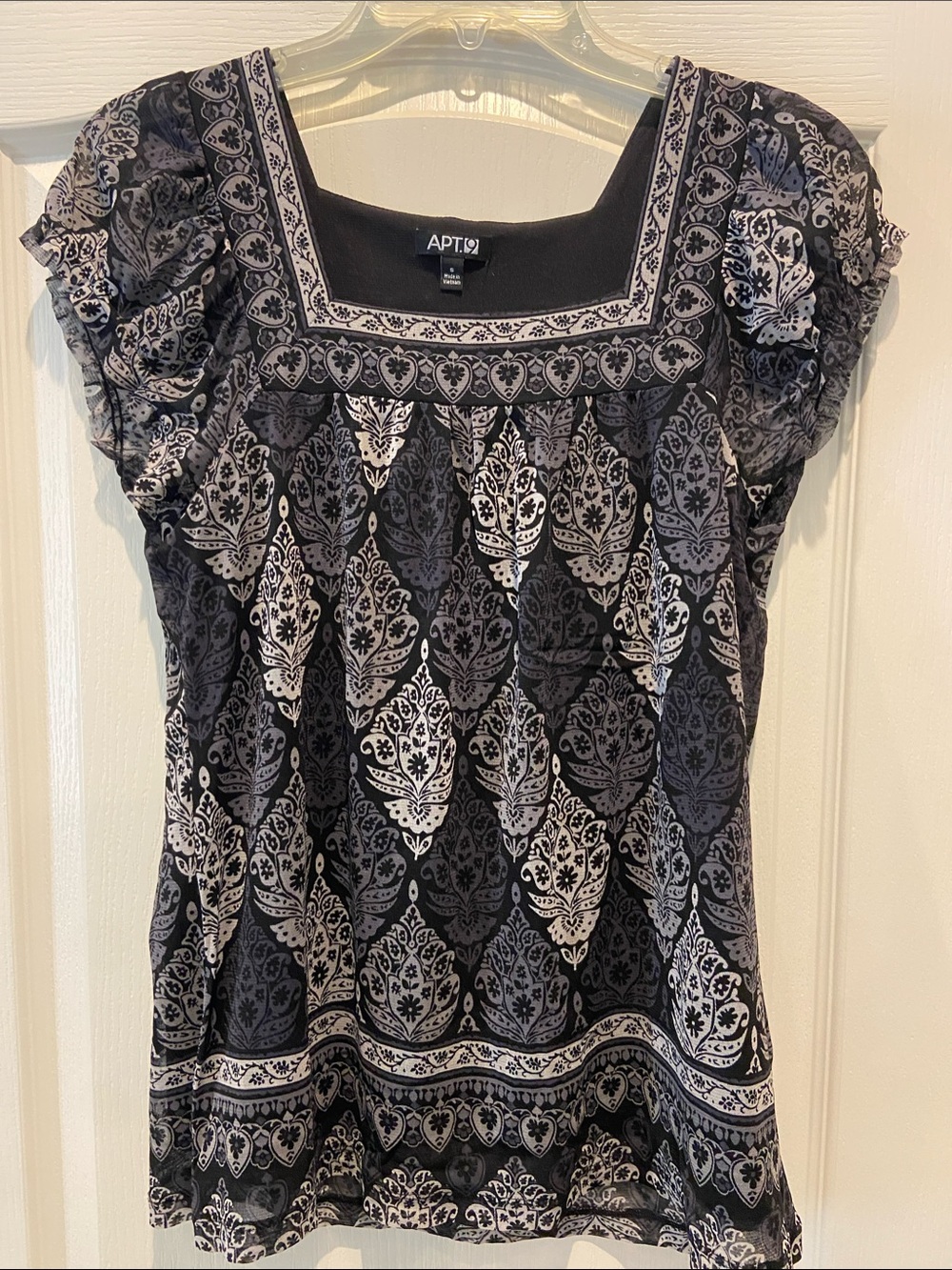 Apt. 9 Black and Gray Printed Ruffle Sleeve Square-Neck Top